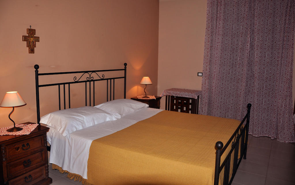 Bed and Breakfast Etna Torre Del Grifo Маскалуча Номер фото